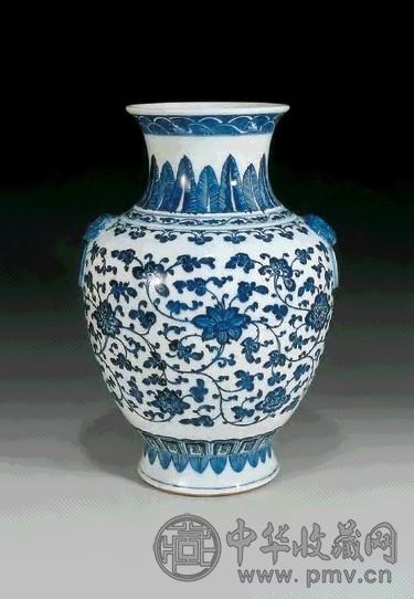 清乾隆 青花缠枝花卉铺首耳尊