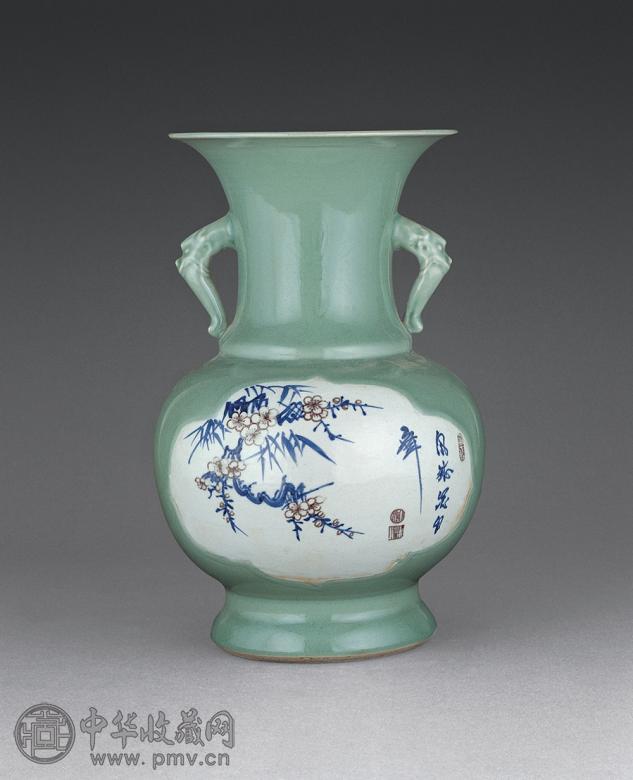 清中期 豆青釉开光青花釉里红双耳尊