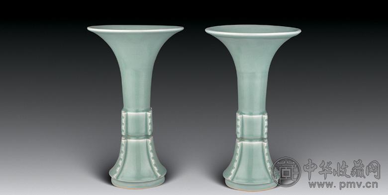 清 粉青釉出戟觚(1对)