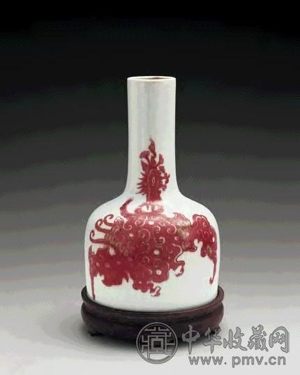 民国 釉里红夔凤纹摇铃尊