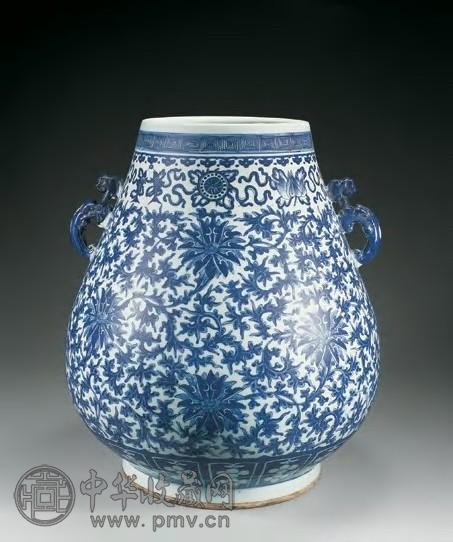 清同治 青花缠枝莲纹夔耳鹿头尊