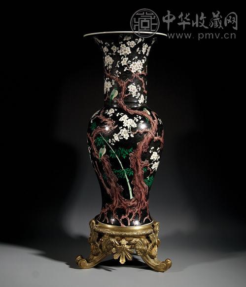 清 十八/十九世纪 黑地五彩鸟花纹观音尊