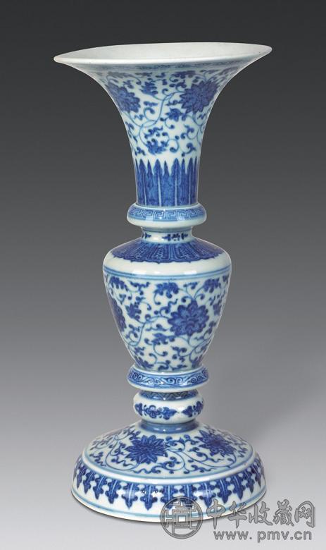 清 青花缠枝花卉纹花觚