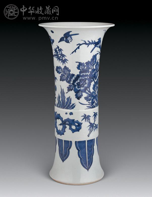 清顺治 青花洞石花卉觚