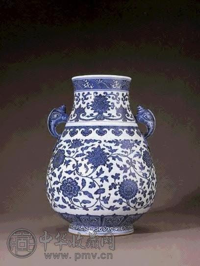 清雍正 青花缠枝花卉鸠耳衔环尊