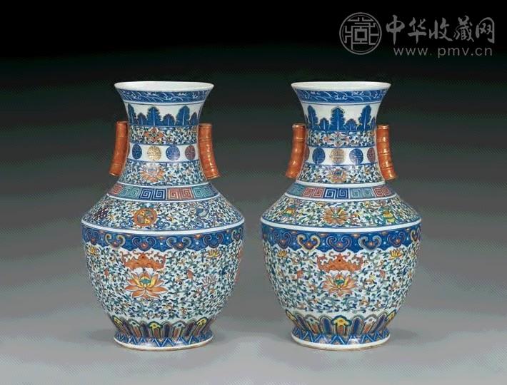 清 斗彩缠枝莲竹节贯耳尊(1对)