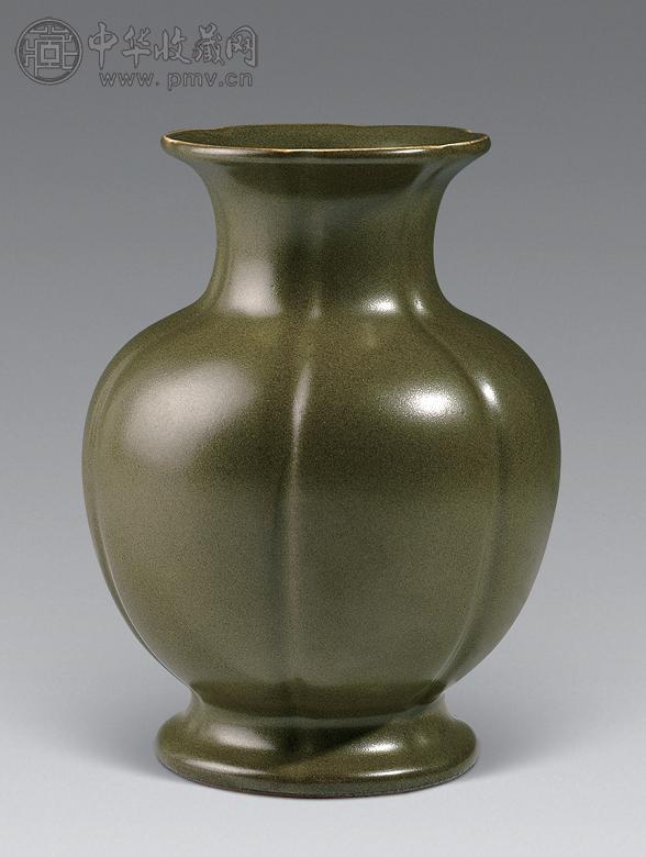 十九世纪 茶叶末釉花口尊