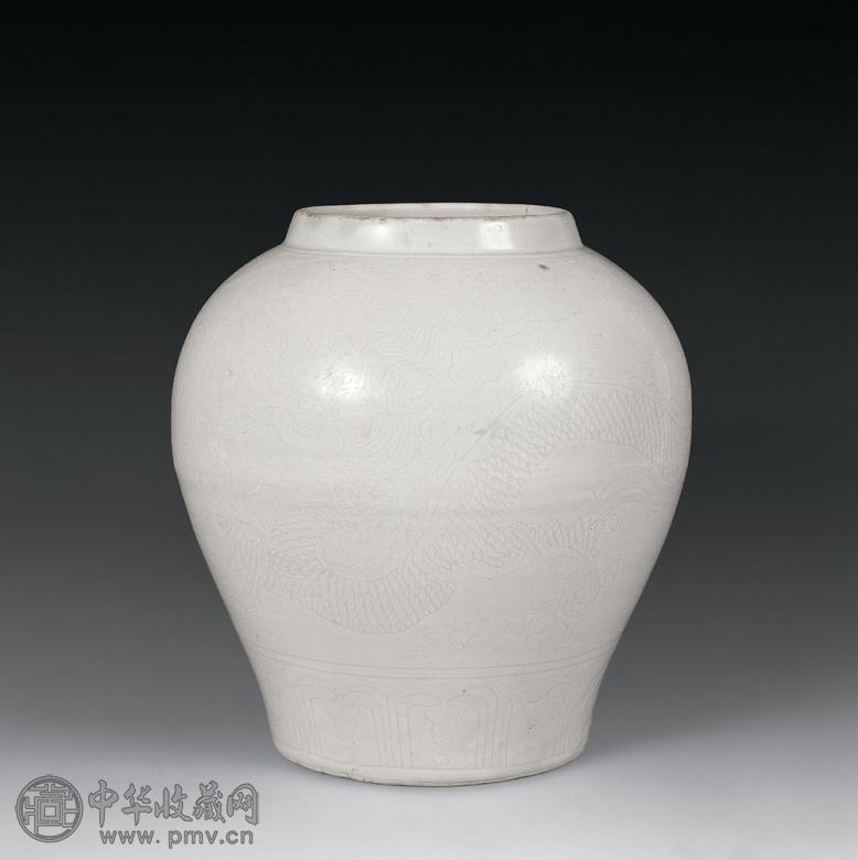 明宣德 甜白釉龙纹罐