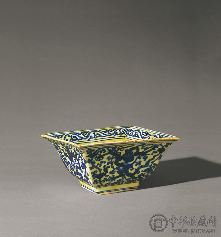 清雍正 青花釉里红加胭脂红缠枝蕃莲纹双龙耳壶
