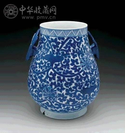 清初 青花缠枝莲纹鹿头樽