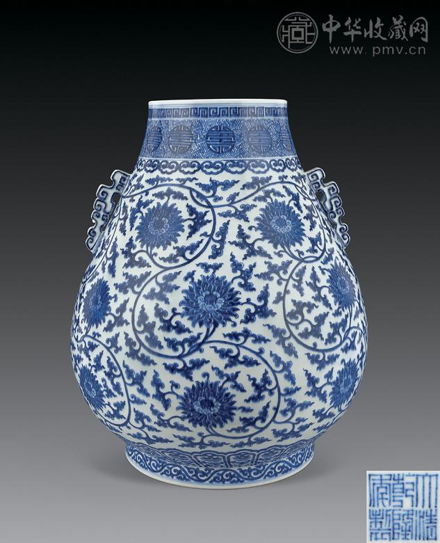 清乾隆 青花缠枝莲纹鹿头尊