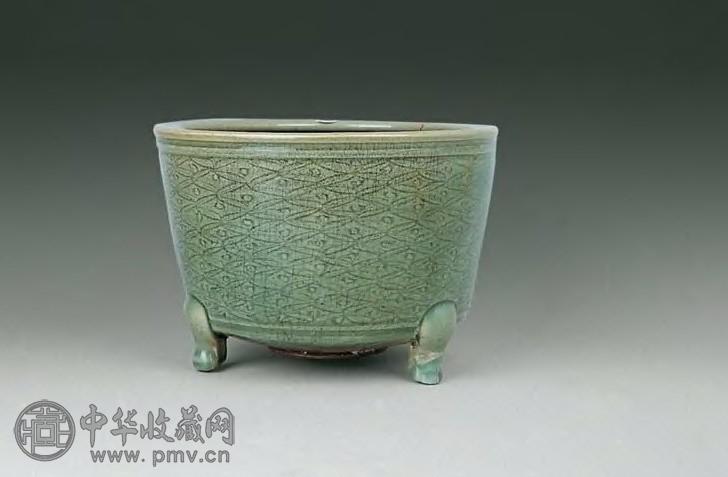 明 龙泉刻回纹炉