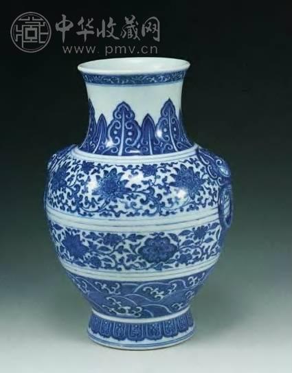 清乾隆 青花缠枝花卉灯笼尊