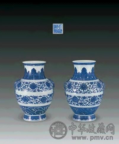 清乾隆 青花缠枝花卉双耳尊(2件)