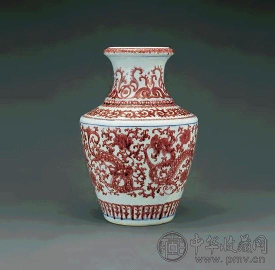 清乾隆 釉里红夔龙纹尊