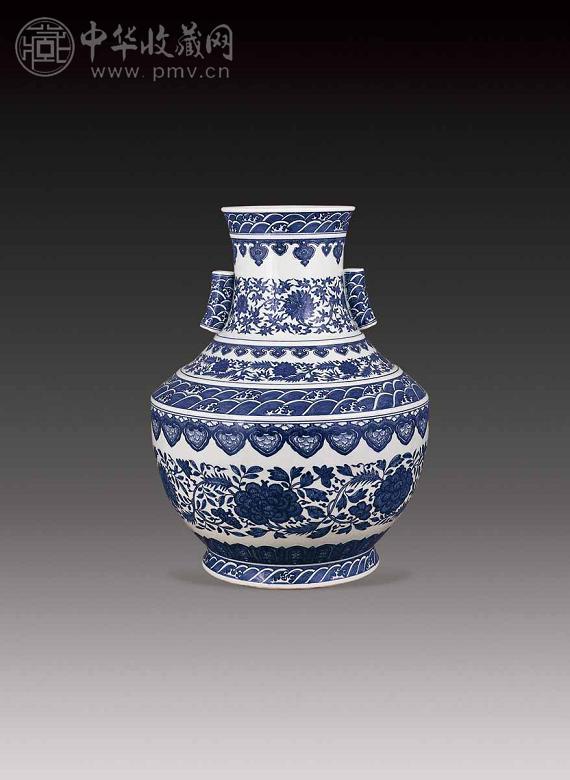 清道光 青花海水花卉贯耳尊