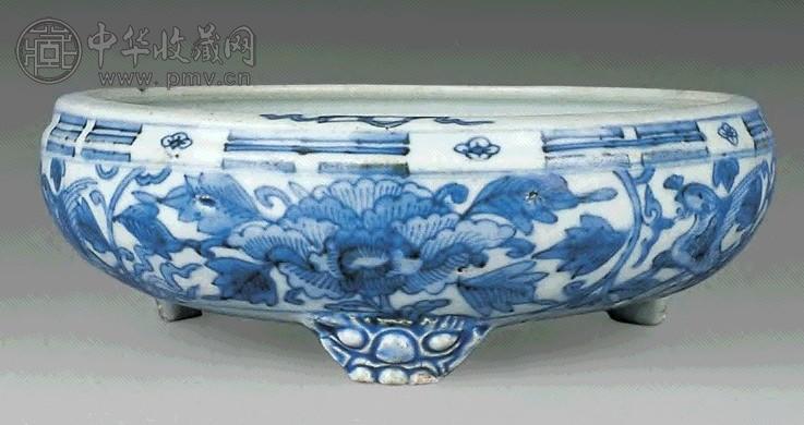 明嘉靖 青花花卉八卦炉