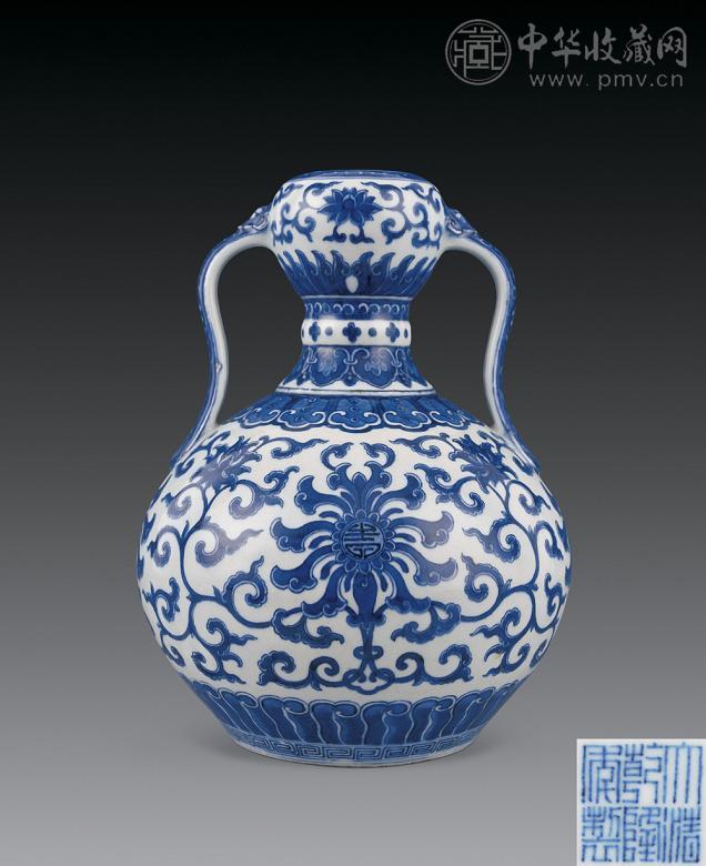 清乾隆 青花西蕃莲团寿纹如意尊