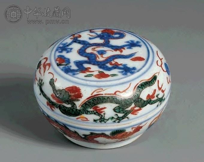 清 青花五彩云龙纹圆印盒