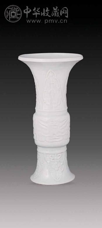 清光绪 白釉暗刻花卉花觚