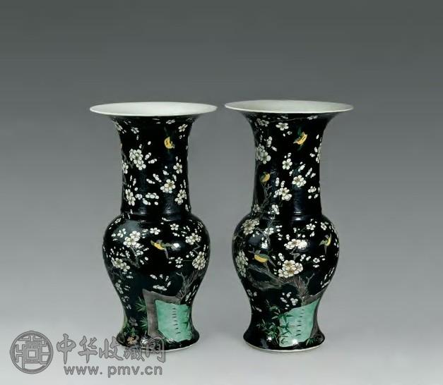 清 黑地三彩花鸟纹凤尾尊(1对)