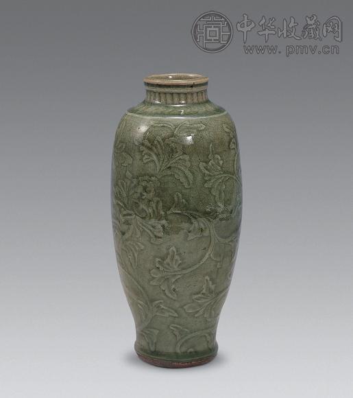 明 龙泉窑缠枝牡丹纹萝卜尊