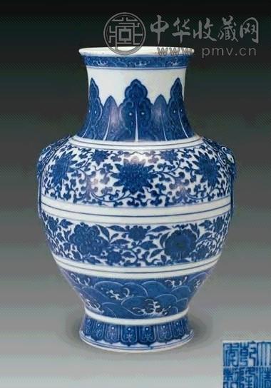 清乾隆 青花缠枝花卉铺耳尊