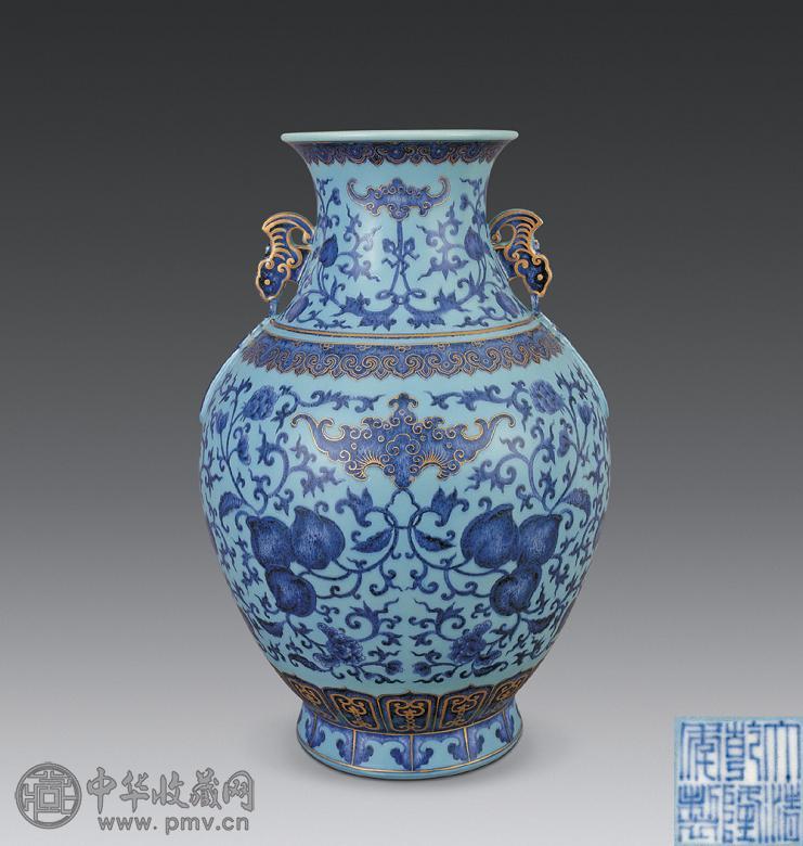 清乾隆 青花描金松石绿釉双耳尊