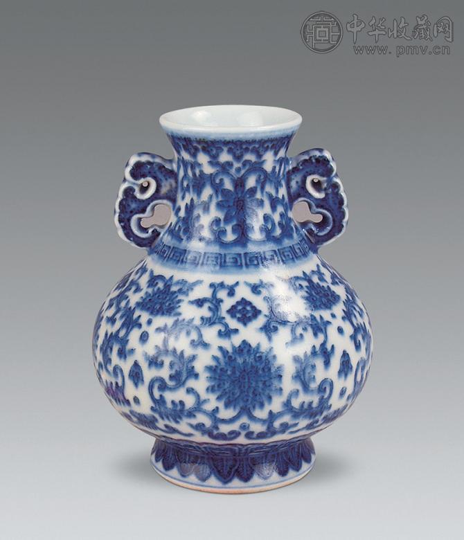 清 青花缠枝花卉纹双耳尊