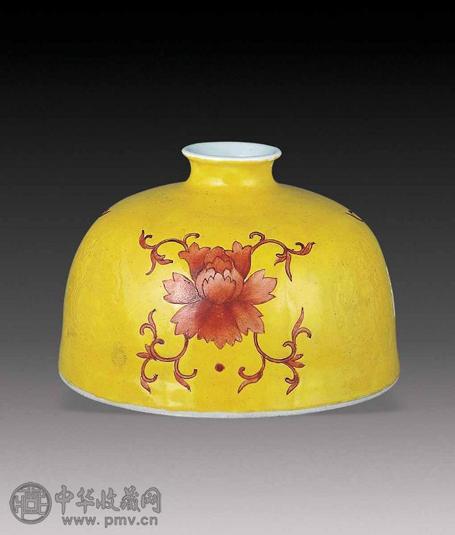 黄釉暗花矾红花卉太白尊