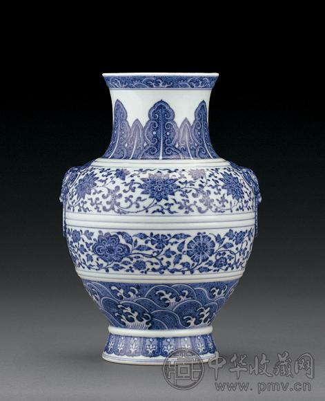 清乾隆 青花缠枝莲纹铺首尊