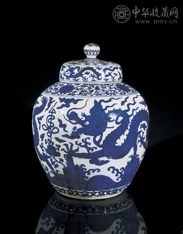明嘉靖 青花赶珠云龙纹“江山万代”图盖罐