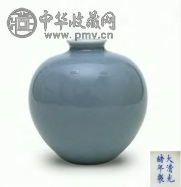 清 天蓝釉苹果尊