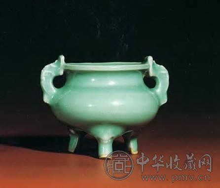 南宋 龙泉窑粉青双耳三足小香炉