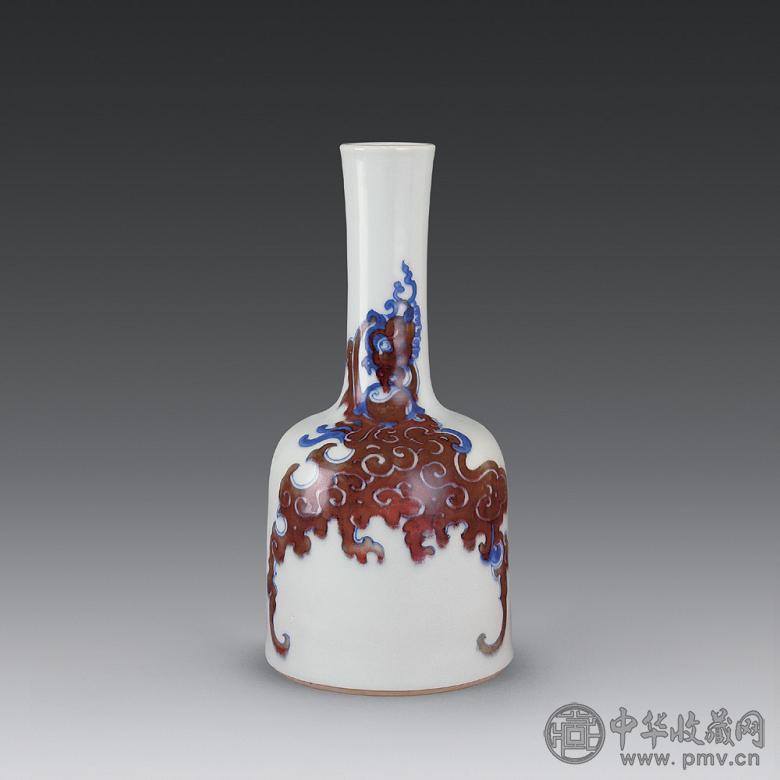 清康熙 青花釉里红夔凤纹摇铃尊