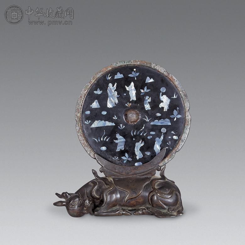 明 铜牛座黑漆嵌镙钿铜镜