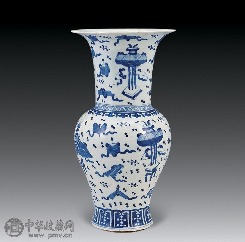 清 青花博古纹凤尾尊