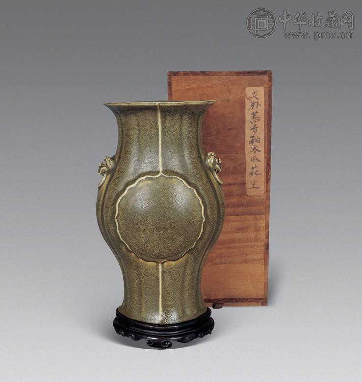 清中期 茶叶末釉海棠式兽耳尊