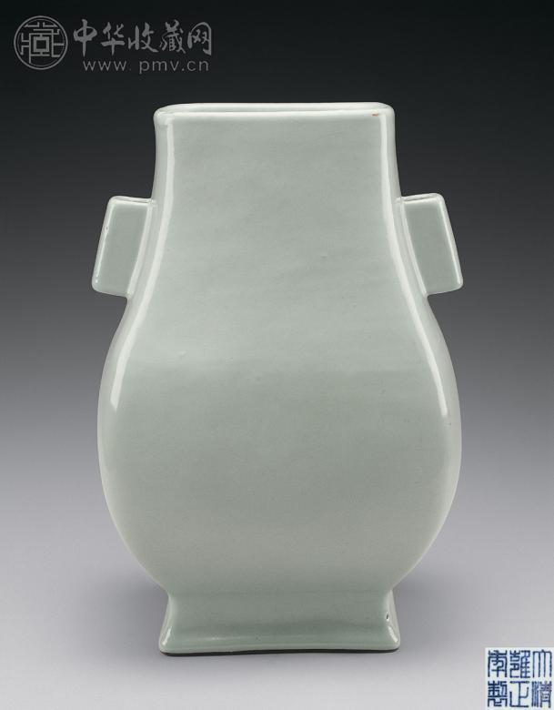 清雍正 仿汝釉贯耳大方尊