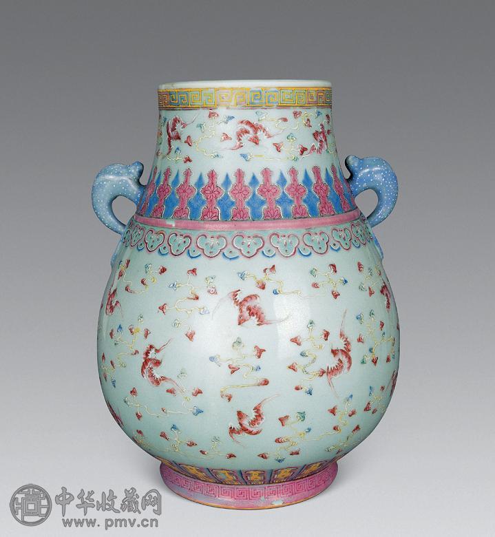 清晚期 青釉粉彩云蝠双耳尊