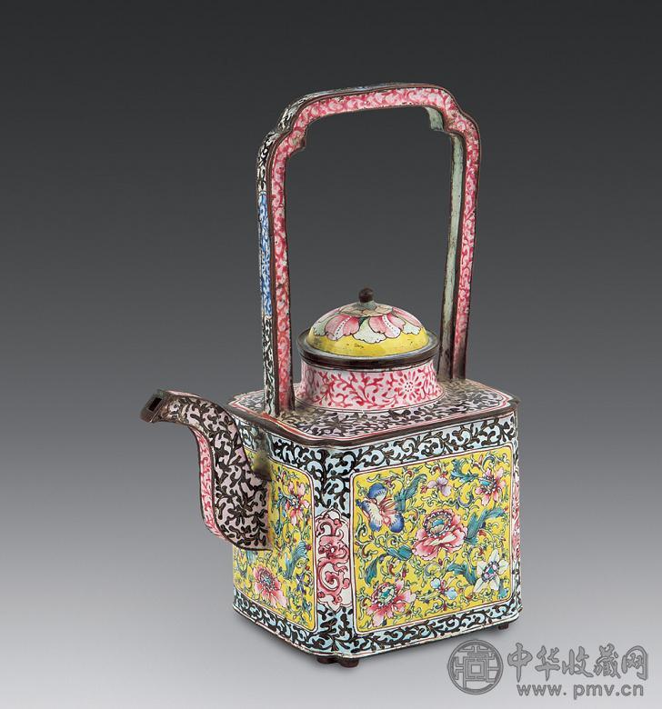 清乾隆 铜胎画珐琅花蝶纹提梁壶