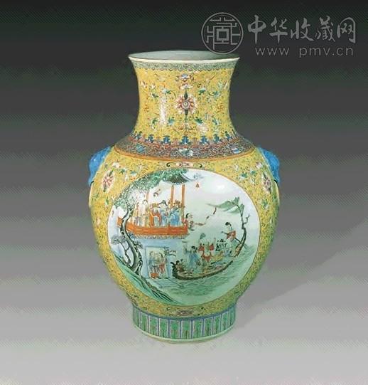 民国 黄地粉彩开光人物尊