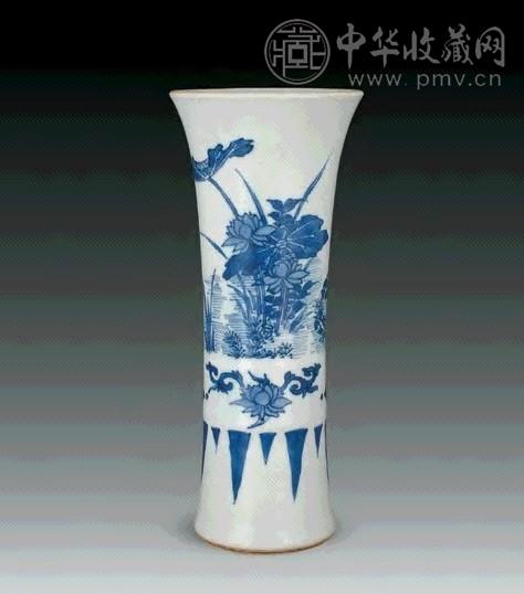 清顺治 青花莲池翔雁图花觚