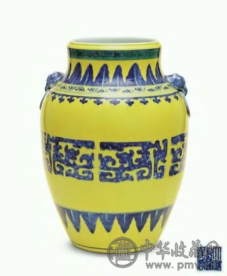 清乾隆 黄地青花双铺耳夔龙纹尊