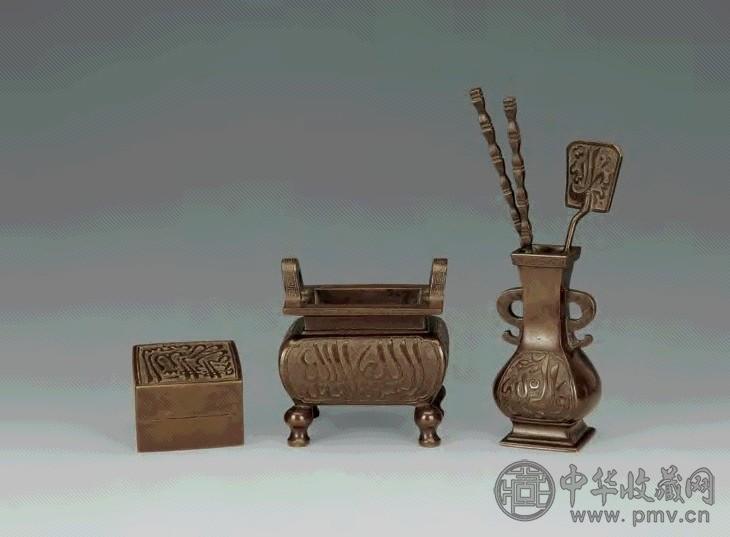 明 铜回文炉瓶三事