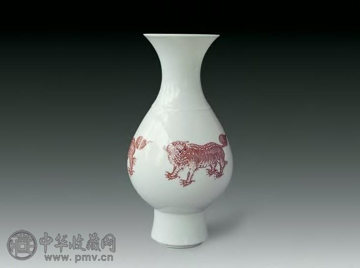 清 釉里红三狮尊