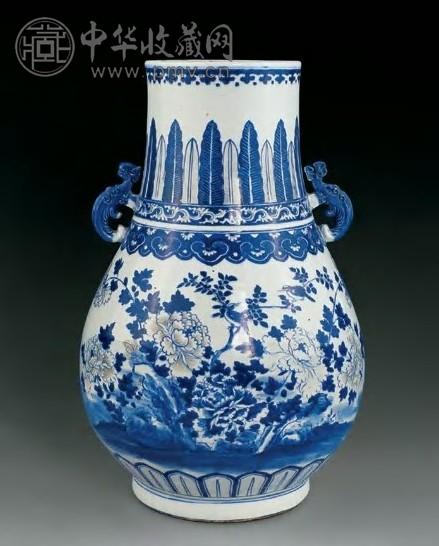 清嘉庆 青花牡丹纹加紫双耳尊