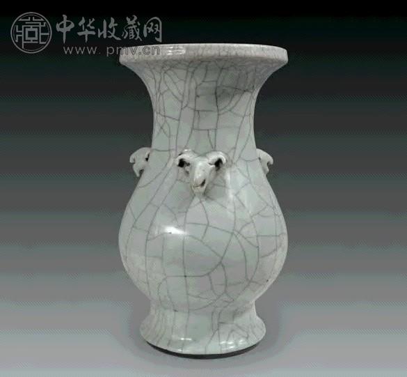 清雍正 仿官釉三羊尊