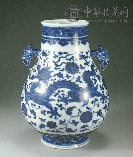 清乾隆 青花龙穿花象耳尊