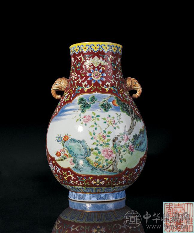 清嘉庆 桃红地粉彩开光三羊启泰双象耳尊 清嘉庆 桃红地粉彩开光三羊启泰双象耳尊